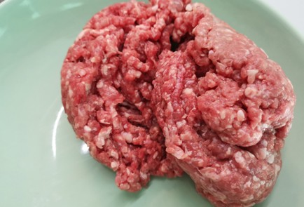 Фото шага рецепта Сочные котлеты из фарша из телятины 189878 шаг 3