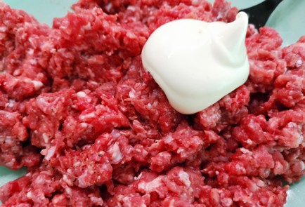 Фото шага рецепта Сочные котлеты из фарша из телятины 189878 шаг 6