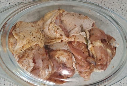 Фото шага рецепта Сочные куриные бедра в духовке 186471 шаг 8  