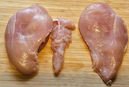 Фото шага рецепта Сочные куриные грудки 191052 шаг 1  