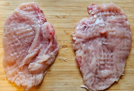 Фото шага рецепта Сочные куриные грудки 191052 шаг 2  