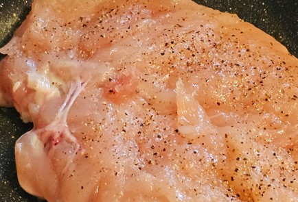 Фото шага рецепта Сочные куриные грудки 191052 шаг 4  