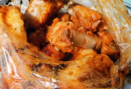 Фото шага рецепта Сочные свиные ребра запеченные в рукаве 153007 шаг 10  