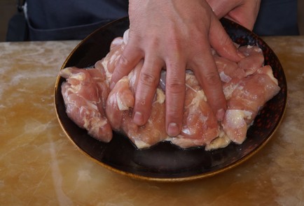 Фото шага рецепта Сочный кебаб из курицы 151037 шаг 1  