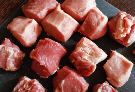 Фото шага рецепта Сочный шашлык 189463 шаг 2  