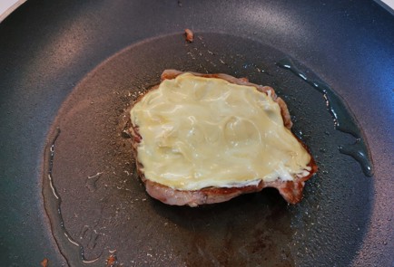 Фото шага рецепта Сочный стейк из свинины 188933 шаг 7  