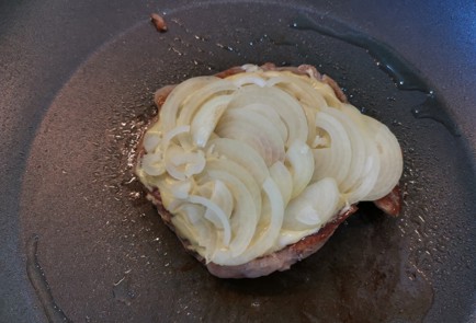 Фото шага рецепта Сочный стейк из свинины 188933 шаг 8  