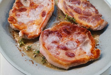 Фото шага рецепта Сочный стейк из свинины 191228 шаг 5  