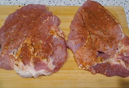 Фото шага рецепта Сочный стейк из свиного ошейка 186939 шаг 5  