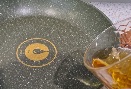 Фото шага рецепта Сочный стейк из свиного ошейка 186939 шаг 7  