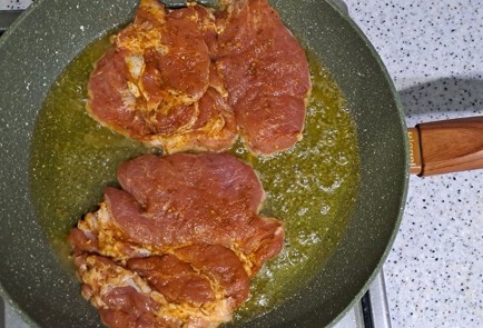 Фото шага рецепта Сочный стейк из свиного ошейка 186939 шаг 8  