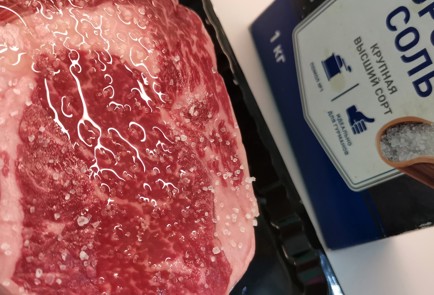 Фото шага рецепта Сочный стейк рибай 174659 шаг 2  