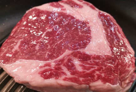 Фото шага рецепта Сочный стейк рибай 174659 шаг 3  