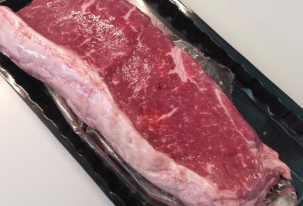 Фото шага рецепта Сочный стейк стриплойн 174722 шаг 1  