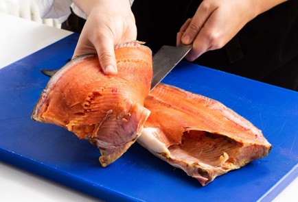 Фото шага рецепта Соленая горбуша 151807 шаг 2  