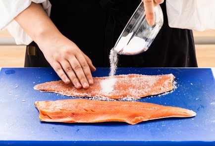 Фото шага рецепта Соленая горбуша 151807 шаг 3  