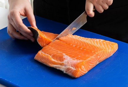 Фото шага рецепта Соленая семга 151711 шаг 3  