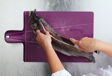 Фото шага рецепта Соленый муксун 52162 шаг 1  