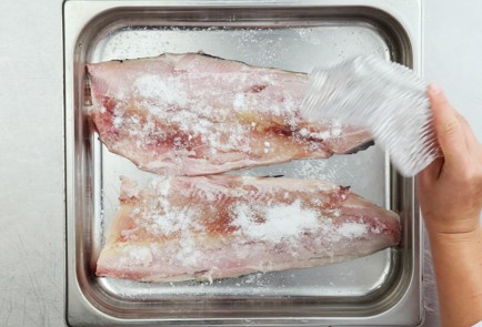 Фото шага рецепта Соленый муксун 52162 шаг 2  