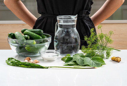 Фото шага рецепта Соленые огурцы холодным способом 189909 шаг 1  