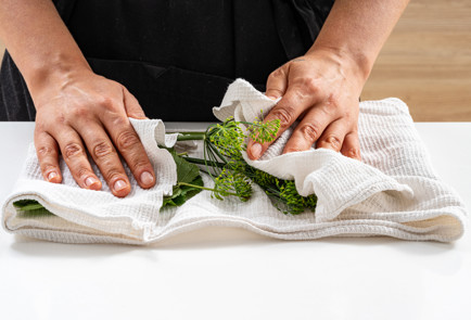 Фото шага рецепта Соленые огурцы холодным способом 189909 шаг 3  