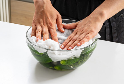 Фото шага рецепта Соленые огурцы холодным способом 189909 шаг 8  