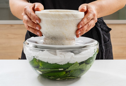 Фото шага рецепта Соленые огурцы холодным способом 189909 шаг 9  