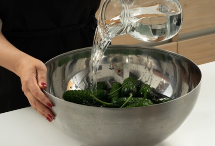 Фото шага рецепта Соленые огурцы на зиму 174033 шаг 2  