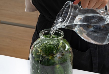 Фото шага рецепта Соленые огурцы на зиму 174033 шаг 8  