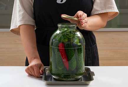 Фото шага рецепта Соленые огурцы на зиму 174033 шаг 9  