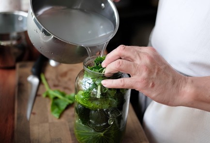 Фото шага рецепта Соленые огурцы по бабушкиному рецепту 138520 шаг 7  