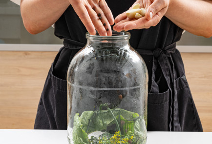 Фото шага рецепта Соленые огурцы в банке 189912 шаг 5