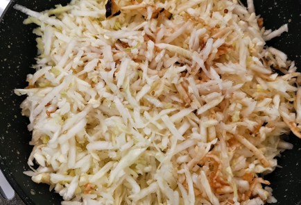 Фото шага рецепта Солянка из капусты и баклажана 152925 шаг 3  