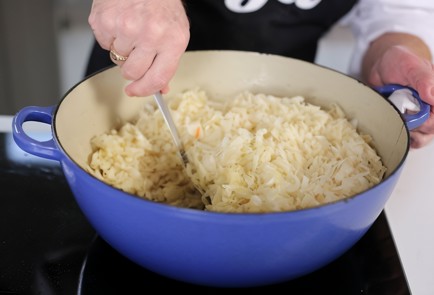 Фото шага рецепта Солянка из квашеной капусты 138583 шаг 2  