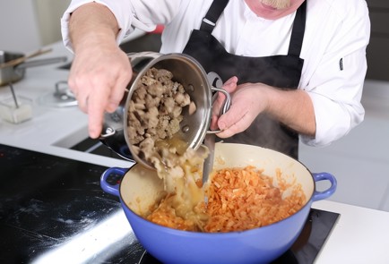 Фото шага рецепта Солянка из квашеной капусты 138583 шаг 4  