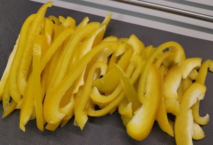 Фото шага рецепта Солянка с болгарским перцем 175617 шаг 1  