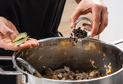 Фото шага рецепта Солянка с грибами на зиму 187078 шаг 6  