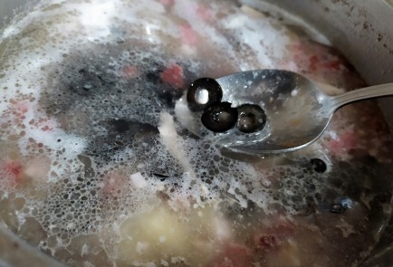 Фото шага рецепта Солянка с картошкой 188320 шаг 11  