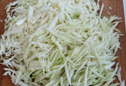 Фото шага рецепта Солянка с куриными бедрышками и адыгейским сыром 175466 шаг 1