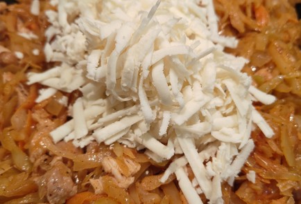 Фото шага рецепта Солянка с куриными бедрышками и адыгейским сыром 175466 шаг 14