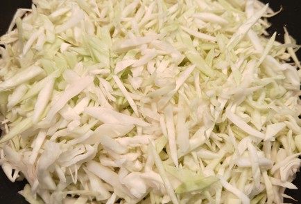 Фото шага рецепта Солянка с куриными бедрышками и адыгейским сыром 175466 шаг 7