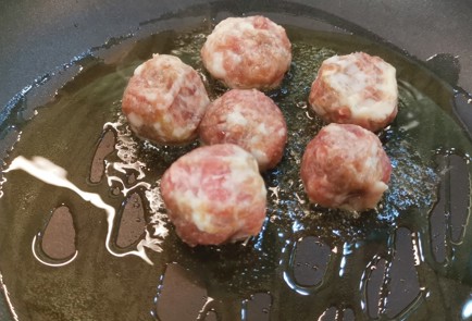 Фото шага рецепта Солянка с тефтельками 175388 шаг 2  