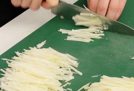 Фото шага рецепта Тайский салат Сом там 50327 шаг 2