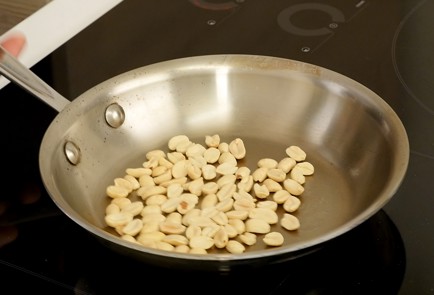 Фото шага рецепта Тайский салат Сом там 50327 шаг 4