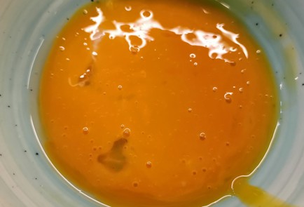 Фото шага рецепта Сосиски c сыром в слоеном тесте 151290 шаг 8  