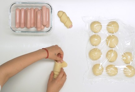 Фото шага рецепта Сосиски в сдобном тесте 44692 шаг 4  