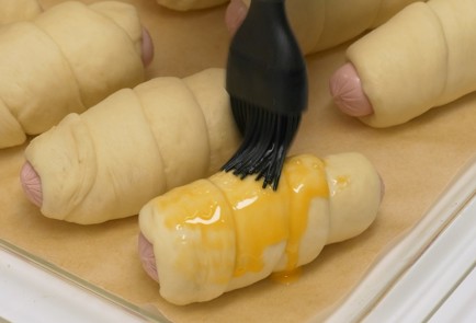 Фото шага рецепта Сосиски в сдобном тесте 44692 шаг 5  