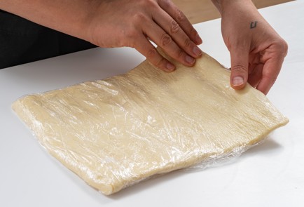 Фото шага рецепта Сосиски в тесте Мумии 174867 шаг 2  