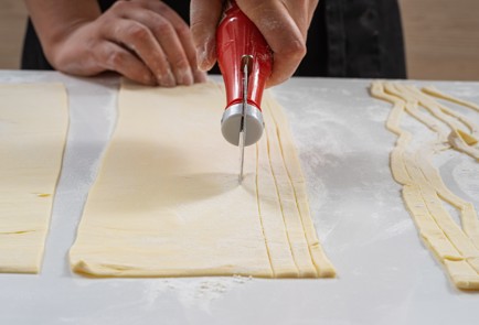 Фото шага рецепта Сосиски в тесте Мумии 174867 шаг 5  