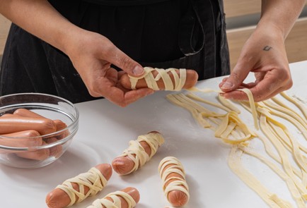 Фото шага рецепта Сосиски в тесте Мумии 174867 шаг 6  